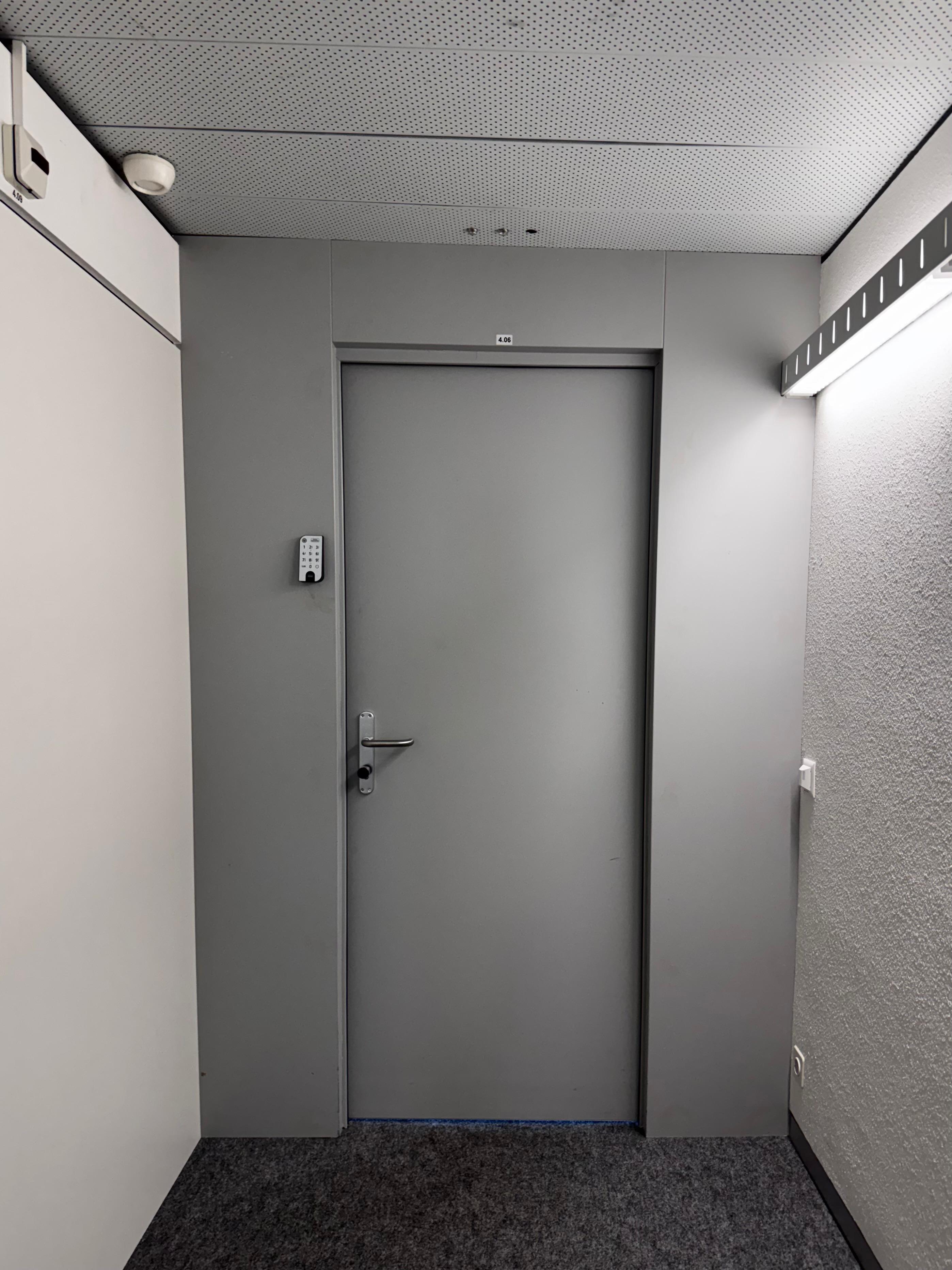 Porte de bureau NSG avant habillage adhésif